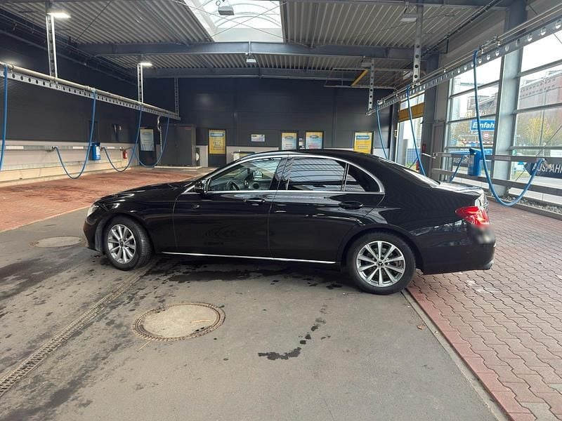 Gebraucht Mercedes E220 194 PS (142 kW) 2016 Schwarz Limousine