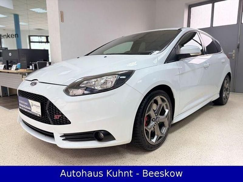 Gebraucht Ford Focus ST 250 PS (183 kW) 2013 Weiß Limousine