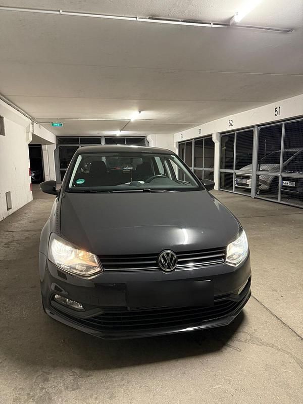Grau Gebraucht 2015 VW Polo Trendline Kleinwagen | 6.499 € (Guter Preis) - Bild 1/4