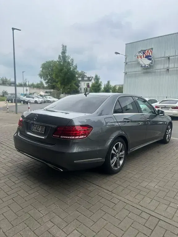 Gebraucht Mercedes E220 Avantgarde 170 PS (125 kW) 2017 Grau Limousine