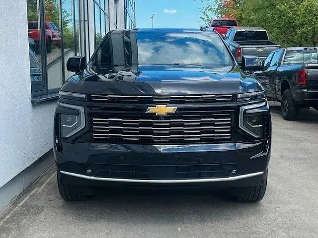 Neu Chevrolet Suburban 426 PS (313 kW) 2025 Schwarz SUV