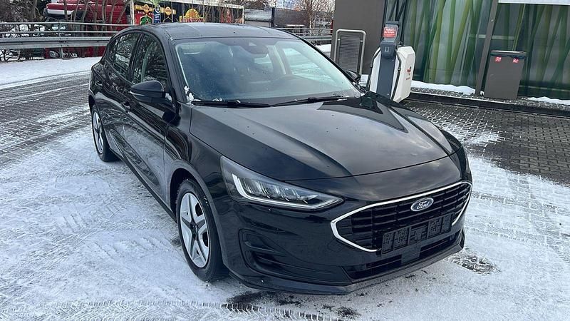 Schwarz Gebraucht 2022 Ford Focus Cool & Connect Kombi | 13.690 € (Superpreis) - Bild 1/4