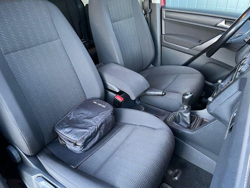 Gebraucht VW Caddy Comfortline 125 PS (91 kW) 2016 Rot Van / Kleinbus