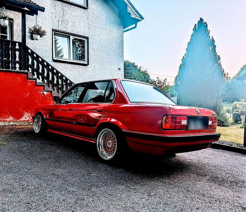 Gebraucht BMW 316 Performance 102 PS (75 kW) 1988 Rot Limousine