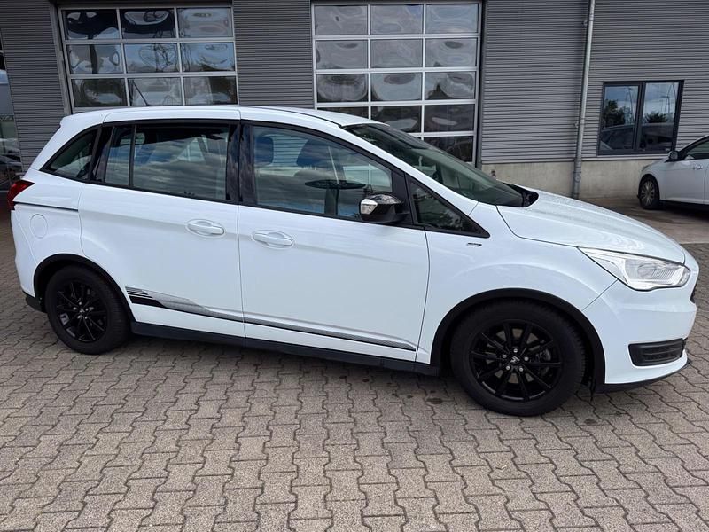 Weiß Gebraucht 2019 Ford Grand C-Max Van / Kleinbus | 11.990 € (Guter Preis) - Bild 1/4