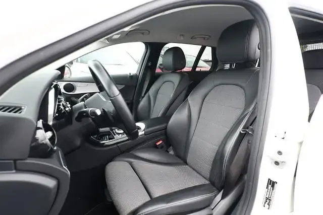 Gebraucht Mercedes C200 Avantgarde 160 PS (117 kW) 2021 Polarweiß polarweiß Limousine