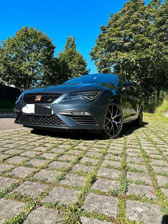 Grau Gebraucht 2020 Cupra Leon Limousine | 26.750 € (Fairer Preis) - Bild 1/4
