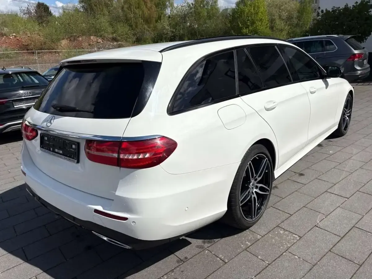Gebraucht Mercedes E220 AMG 194 PS (142 kW) 2019 Weiß Kombi
