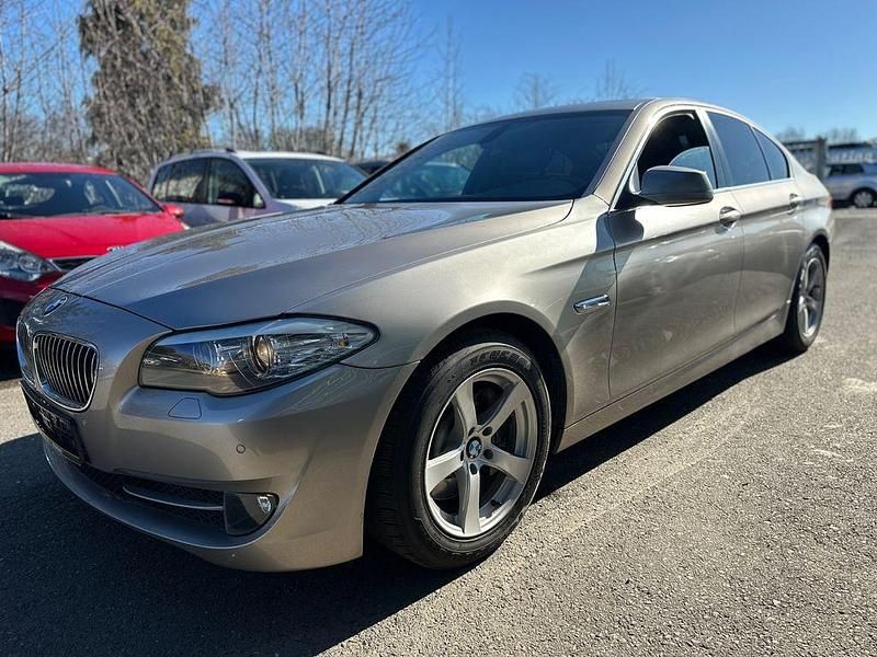 Gebraucht BMW 530 Sport Line 258 PS (189 kW) 2011 Silber Limousine