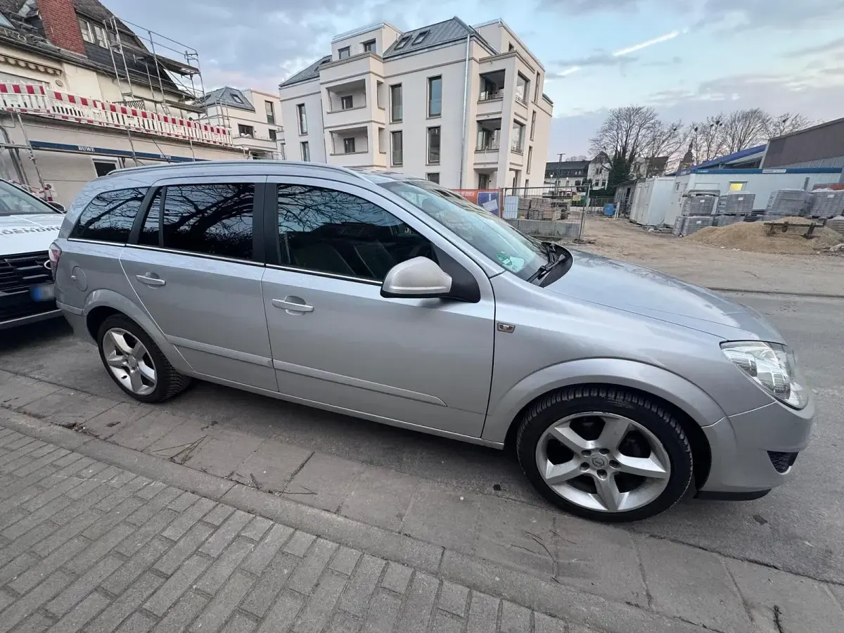 Gebraucht Opel Astra 116 PS (85 kW) 2010 Grau Kombi