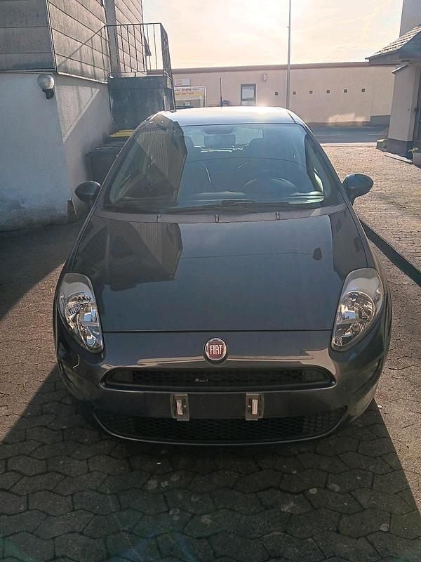 Grau Gebraucht 2014 Fiat Punto Street Kleinwagen | 3.500 € (Fairer Preis) - Bild 1/4