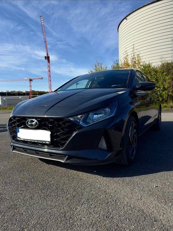 Grau Gebraucht 2022 Hyundai i20 Edition 30+ Kleinwagen | 15.500 € (Guter Preis) - Bild 1/4