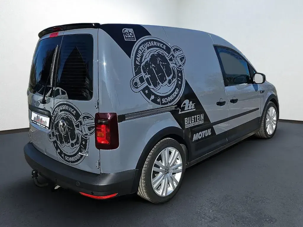 Usado VW Caddy 102 HP (75 kW) 2016 Cinzento Monovolume