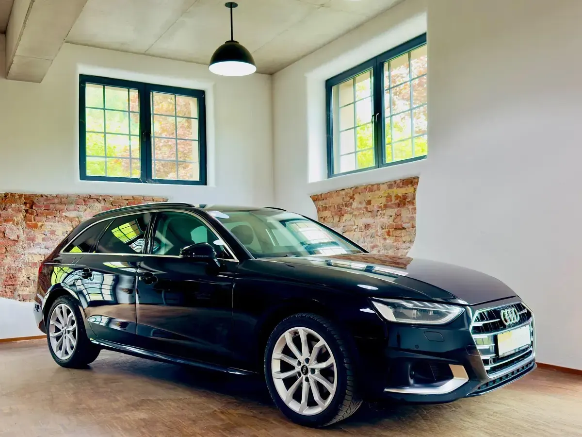 Gebraucht Audi A4 Advanced 163 PS (119 kW) 2021 Schwarz Kombi