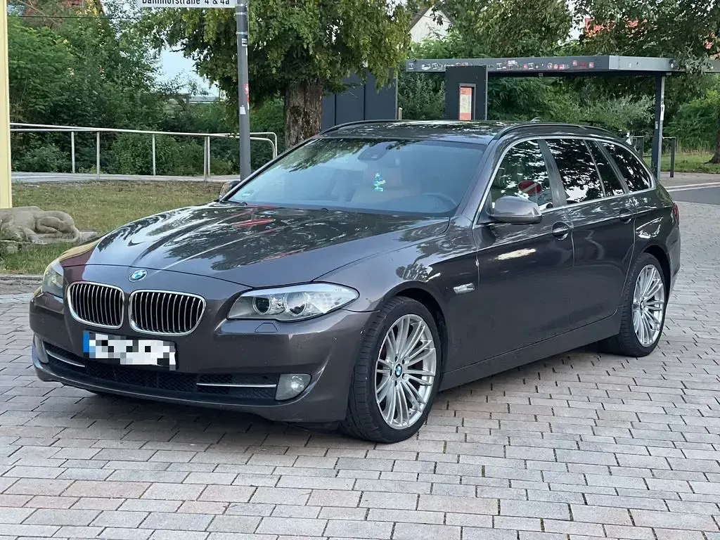 Gebraucht BMW 530 Performance 258 PS (189 kW) 2012 Braun Limousine