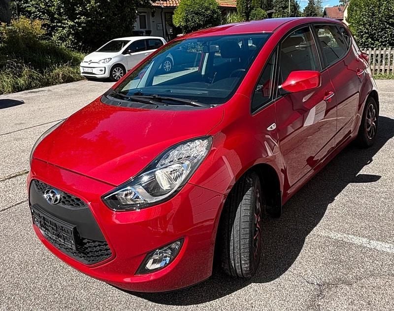 Rot Gebraucht 2017 Hyundai ix20 Kleinwagen | 7.400 € (Guter Preis) - Bild 1/4