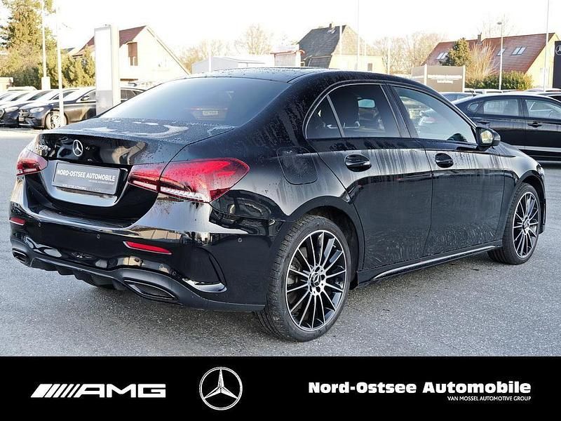 Gebraucht Mercedes A250 160 PS (117 kW) 2021 Unilack nachtschwarz Limousine