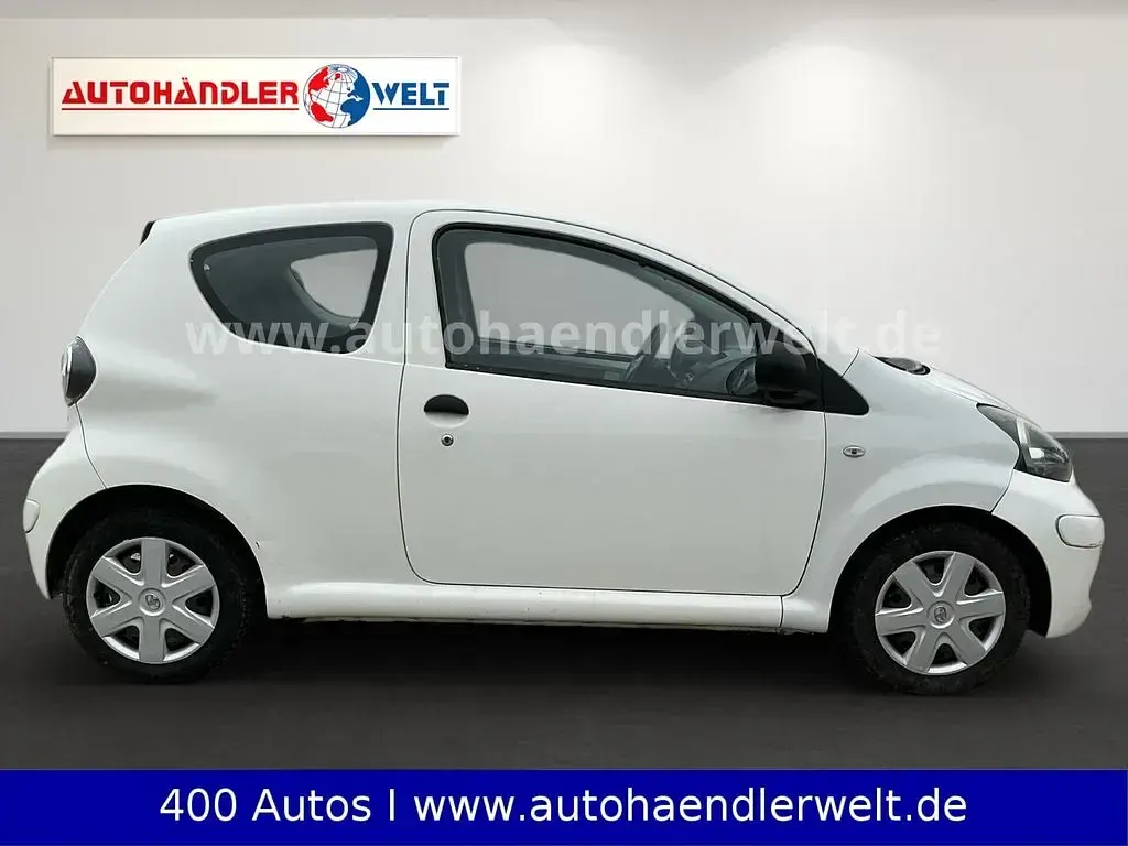 Second-hand Toyota Aygo Basis 68 CP (50 kW) 2010 Alb Hatchback