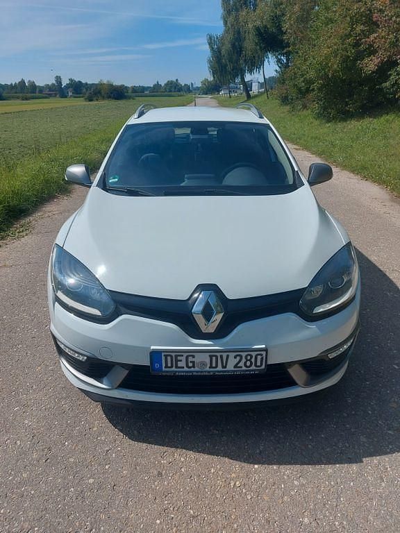 Weiß Gebraucht 2014 Renault Mégane III Dynamique Limousine | 5.490 € (Fairer Preis) - Bild 1/4
