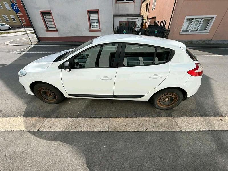 Gebraucht Renault Mégane 110 PS (80 kW) 2014 Weiß Limousine