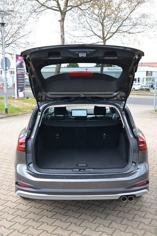 Gebraucht Ford Focus Active X 155 PS (114 kW) 2023 Grau Limousine