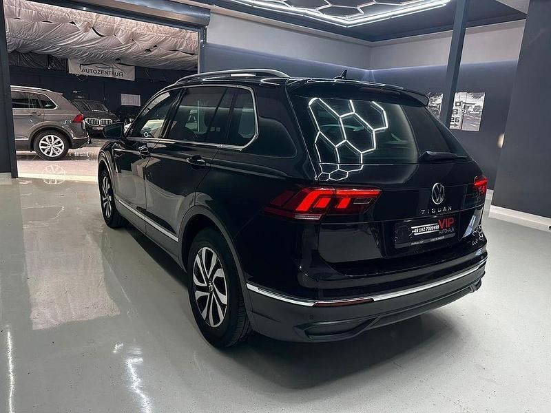 Gebraucht VW Tiguan Active 150 PS (110 kW) 2022 Schwarz SUV