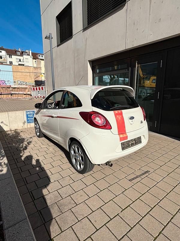 Weiß Gebraucht 2011 Ford Ka Kleinwagen | 1.900 € (Guter Preis) - Bild 1/4