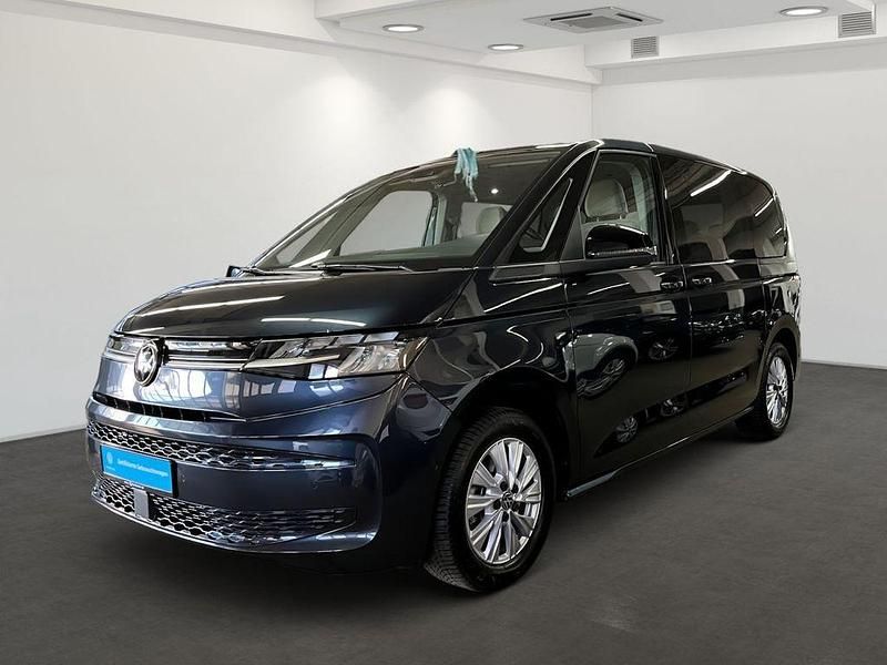 Gebraucht VW Multivan Life 150 PS (110 kW) 2025 (starlight blue metallic) Van