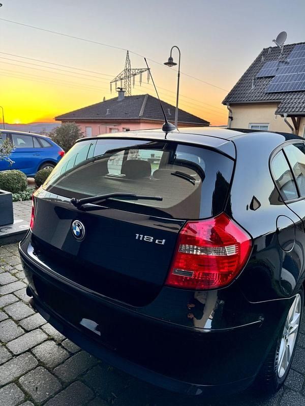 Używany BMW 118 Performance 143 KM (105 kW) 2011 Czarny Hatchback