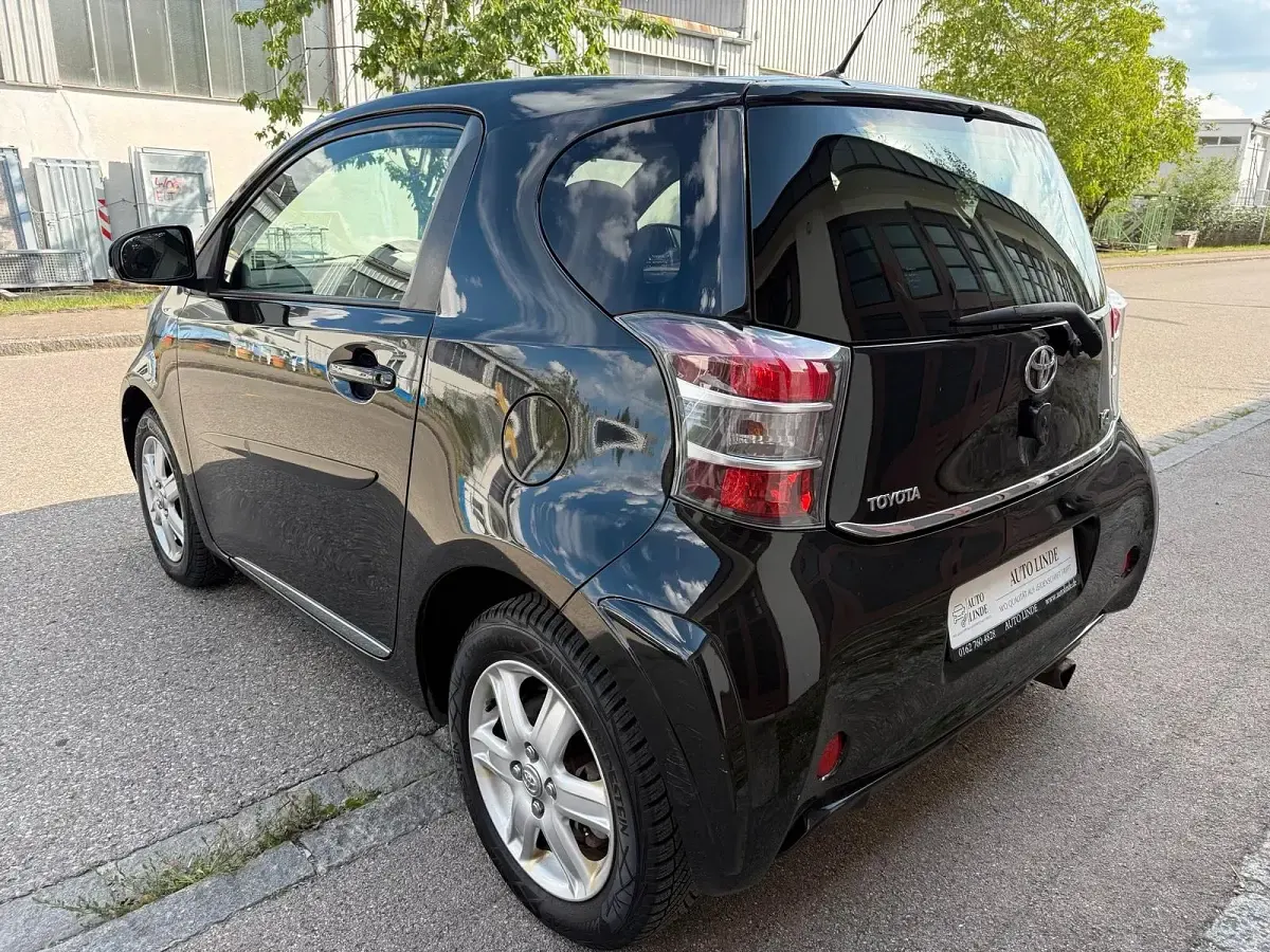 Gebraucht Toyota iQ 68 PS (50 kW) 2012 Schwarz Kleinwagen