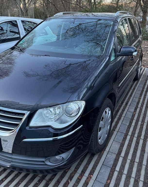 Schwarz Gebraucht 2009 VW Touran United Van / Kleinbus | 4.900 € (Guter Preis) - Bild 1/4