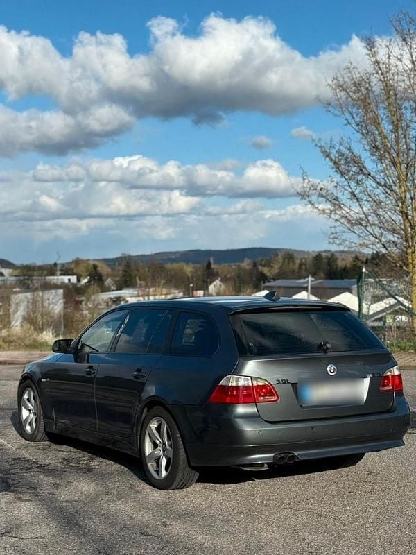 Gebraucht BMW 530 250 PS (183 kW) 2004 Grau Kombi