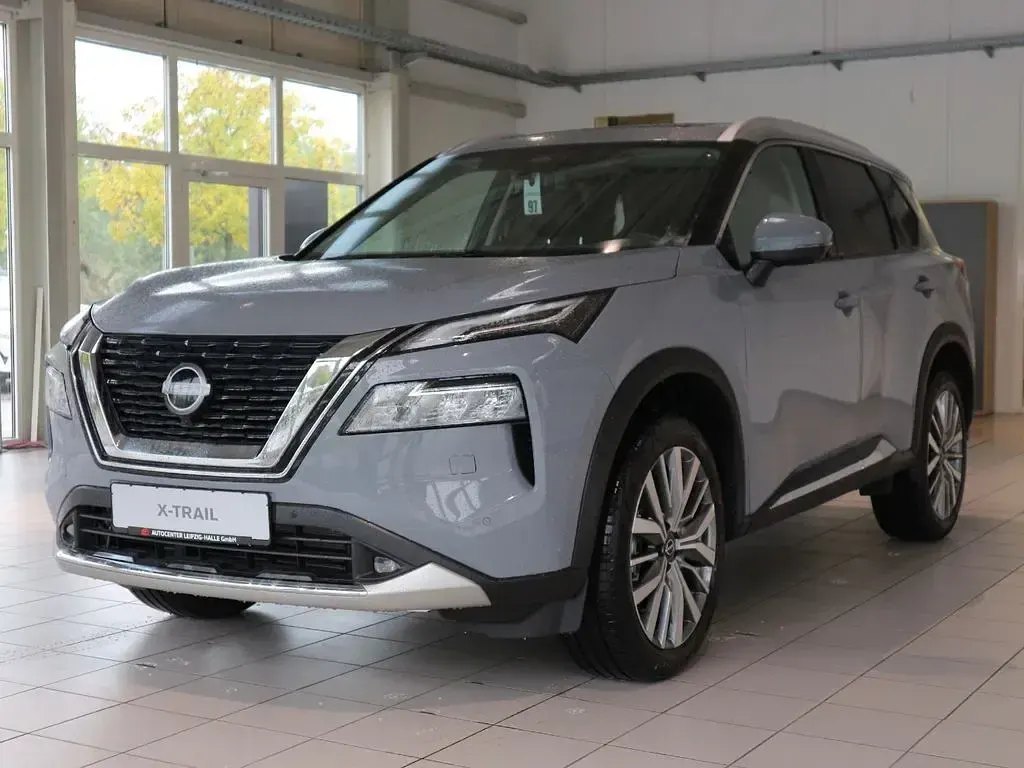 Neu Nissan X-Trail Tekna 213 PS (156 kW) 2026 Grau SUV