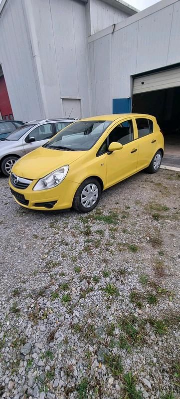 Gelb Gebraucht 2010 Opel Corsa Kleinwagen | 800 € - Bild 1/4