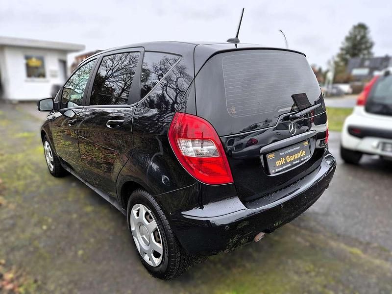 Gebraucht Mercedes A180 109 PS (80 kW) 2012 Kosmosschwarz  metalliclack Limousine