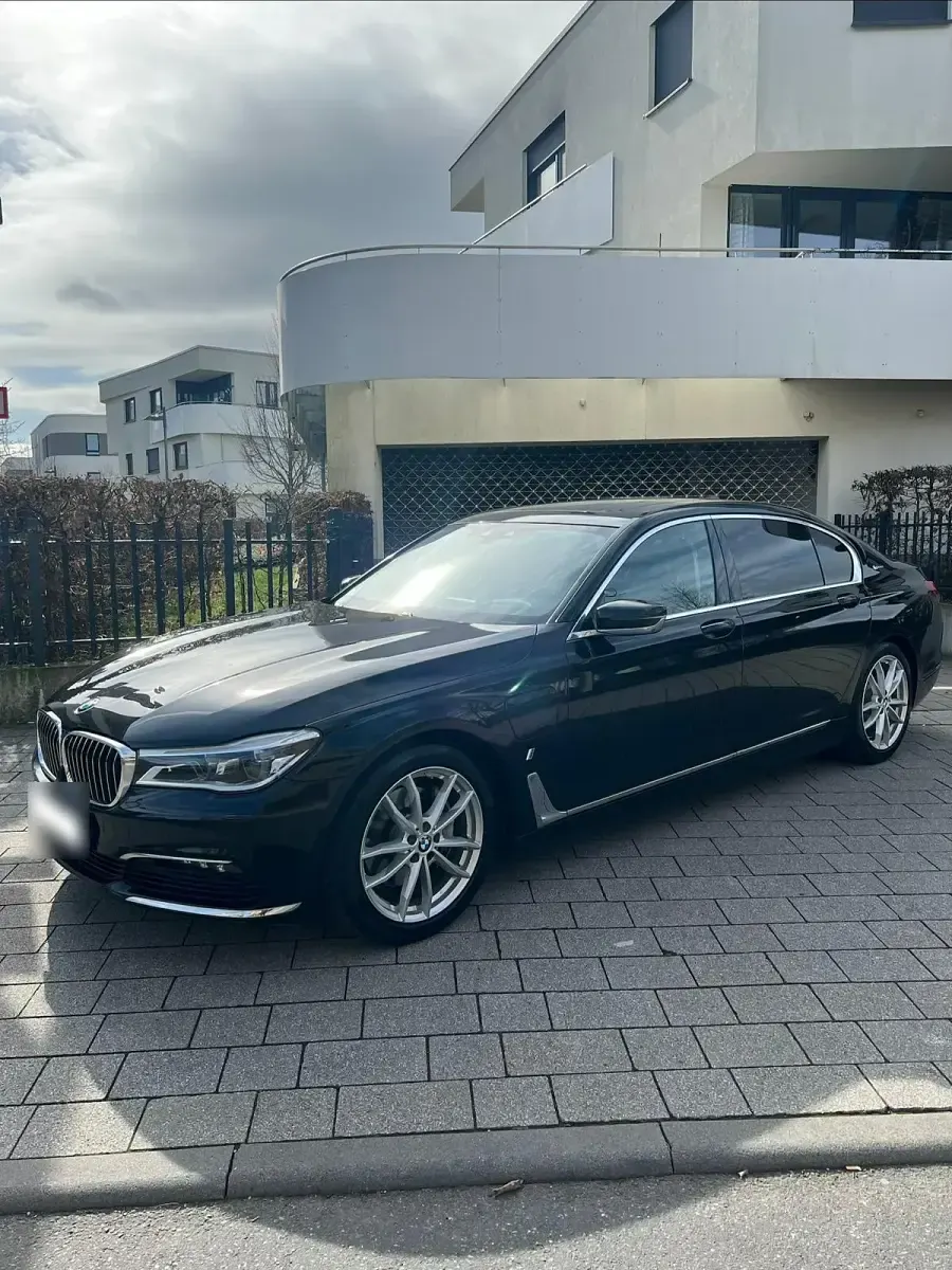 Gebraucht BMW 740 258 PS (189 kW) 2018 Schwarz Limousine