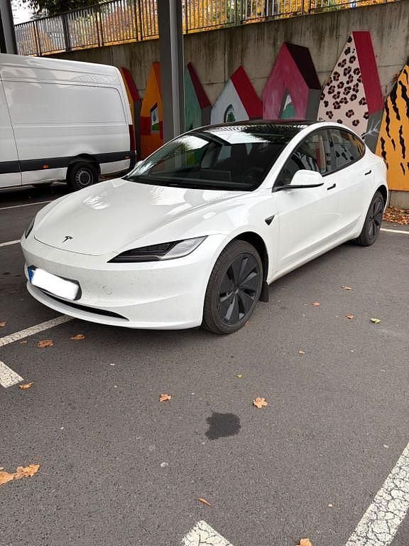 Weiß Gebraucht 2024 Tesla Model 3 RWD Limousine | 36.800 € (Superpreis) - Bild 1/4