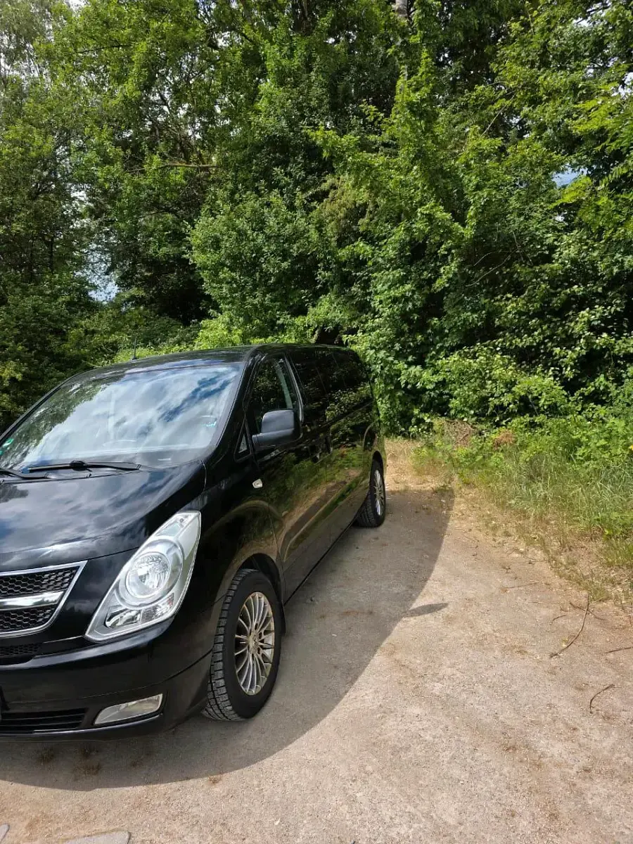 Gebraucht Hyundai H-1 170 PS (125 kW) 2011 Schwarz Van / Kleinbus