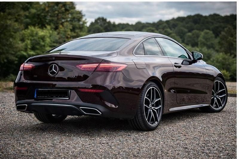 Gebraucht Mercedes E300 265 PS (194 kW) 2022 Rot Coupé