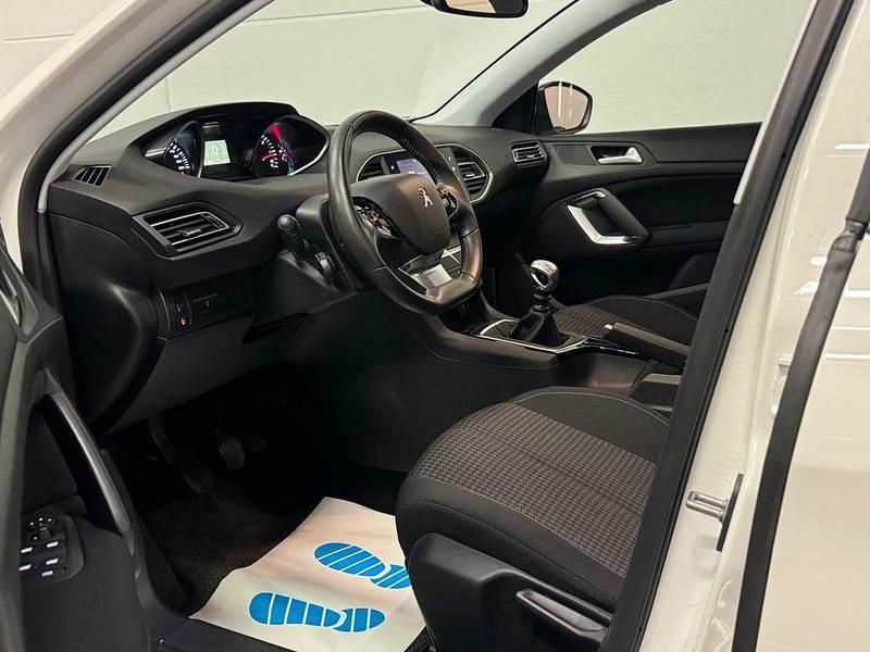 Gebraucht Peugeot 308 SW Active 131 PS (96 kW) 2019 Weiß Kombi