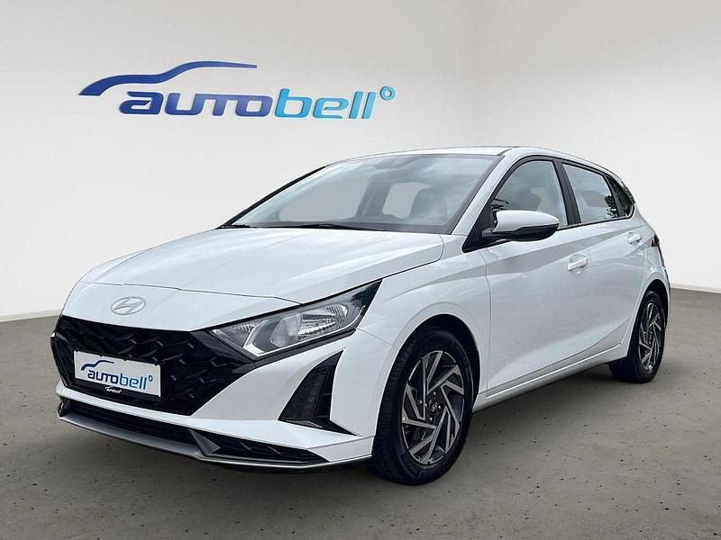 Weiß Gebraucht 2024 Hyundai i20 Select Limousine | 15.900 € (Superpreis) - Bild 1/4
