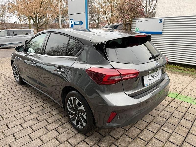 Neu Ford Focus Titanium 155 PS (114 kW) 2026 Grau Limousine