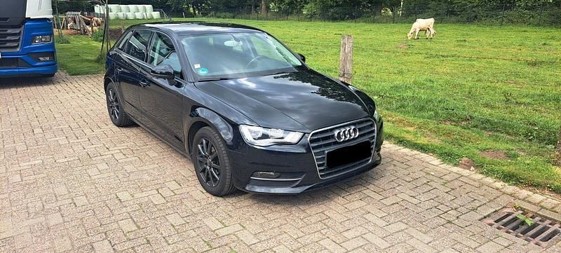 Schwarz Gebraucht 2013 Audi A3 Sportback Attraction Kombi | 8.300 € (Fairer Preis) - Bild 1/4