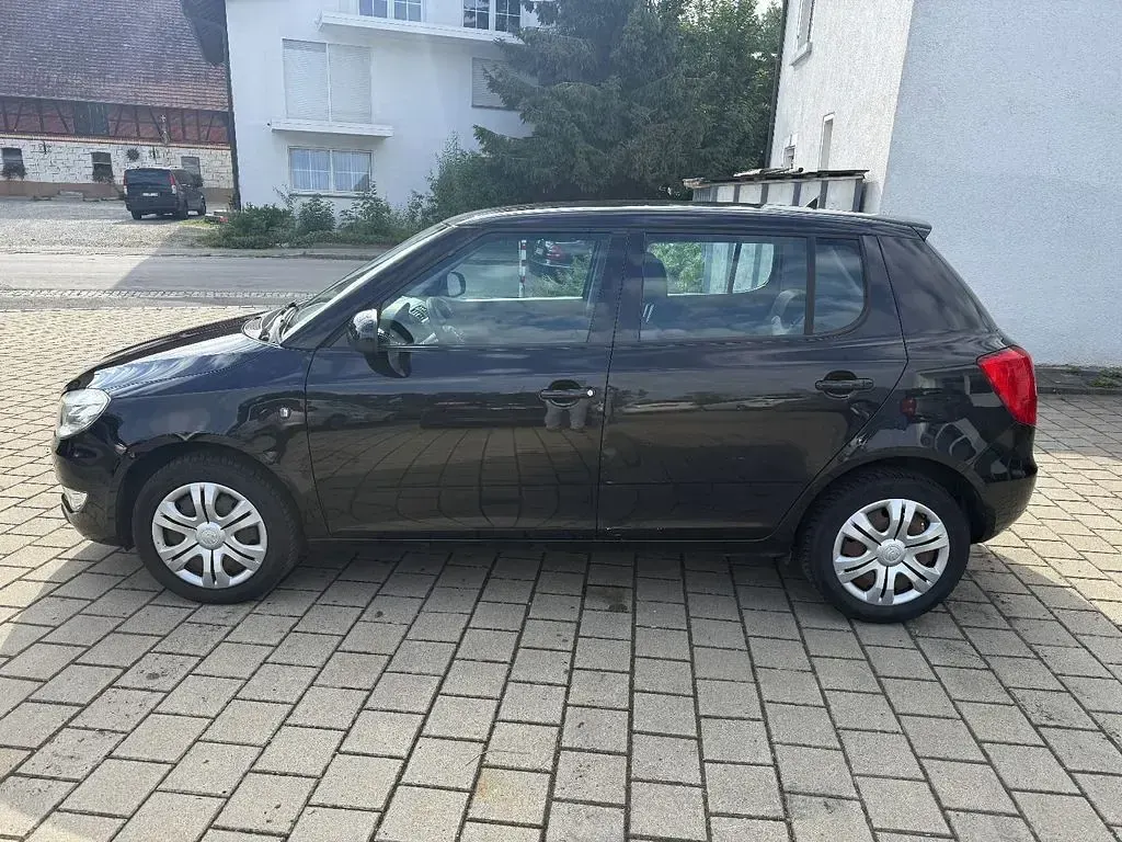Gebraucht Skoda Fabia Ambition 60 PS (44 kW) 2014 Schwarz Limousine