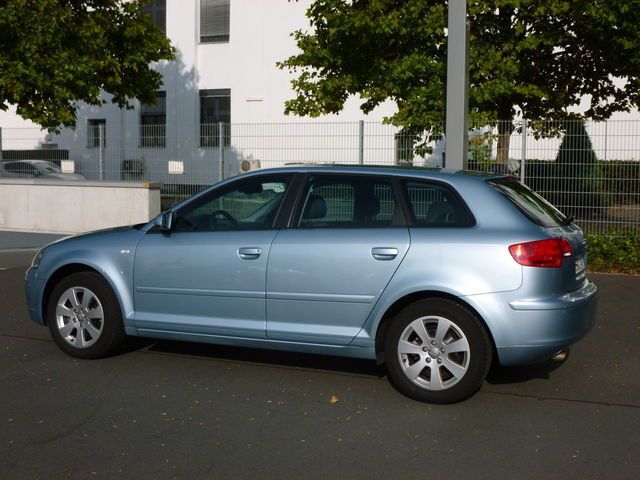 Gebraucht Audi A3 Sportback Ambiente 116 PS (85 kW) 2005 Blau metallic Kleinwagen