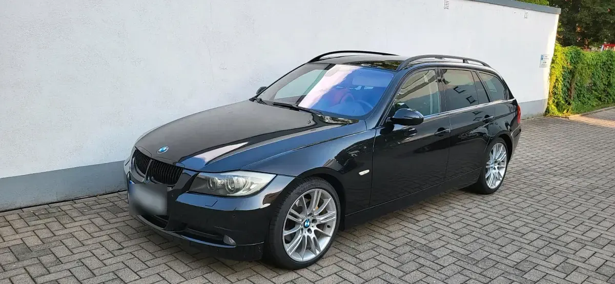 Gebraucht BMW 320 177 PS (130 kW) 2007 Schwarz Kombi