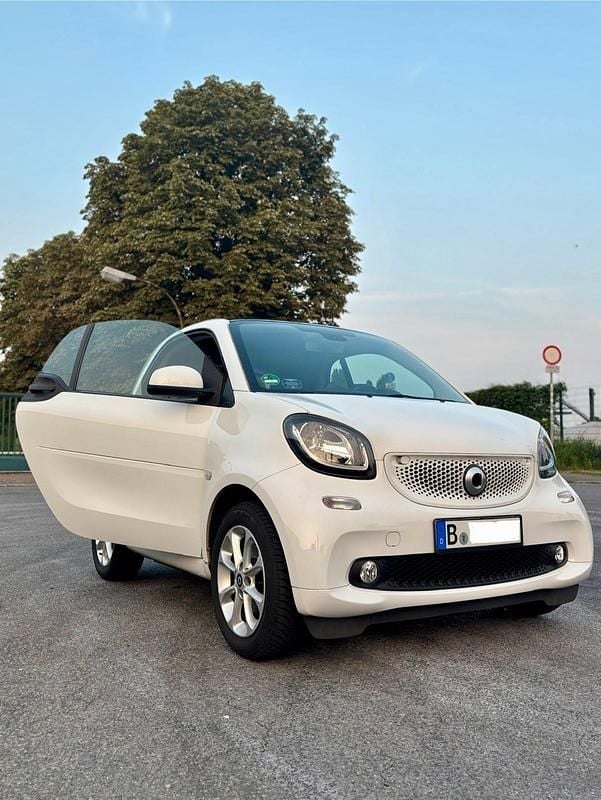 Weiß Gebraucht 2016 Smart ForTwo Coupé Kleinwagen | 11.900 € (Fairer Preis) - Bild 1/4