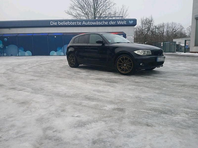 Gebraucht BMW 118 129 PS (94 kW) 2007 Schwarz Kleinwagen