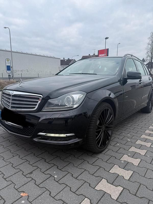 Second-hand Mercedes C250 204 CP (150 kW) 2012 Negru Break