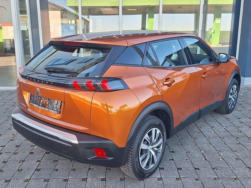 Gebraucht Peugeot e-2008 Active 100 kW (136 PS) 2023 Orange SUV